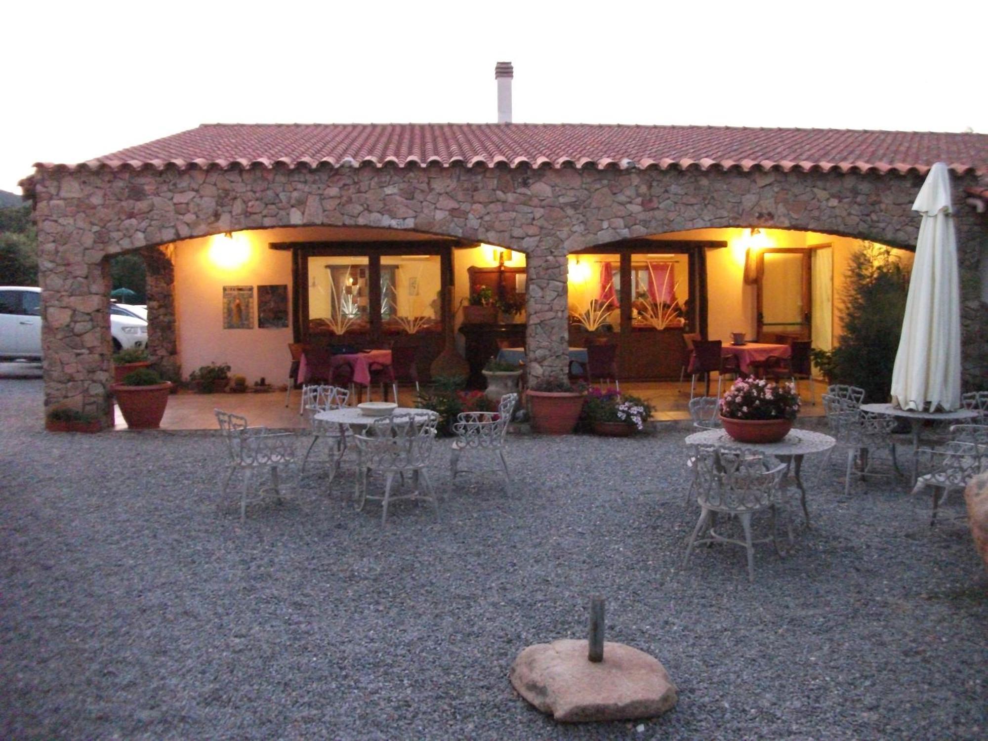 Rocce Bianche Landhaus Arbus